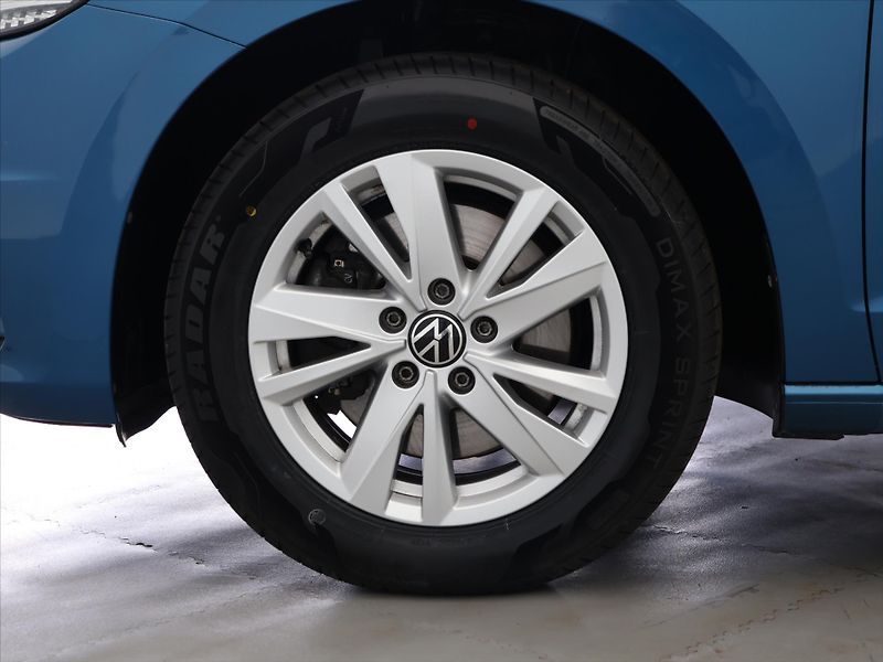 Volkswagen Touran 1,5 TSI 110kW DSG Matrix DPH - fotka 27 z 34