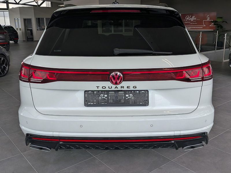 Volkswagen Touareg TDI 210kW R-Line HuD Pano NezT - fotka 4 z 24