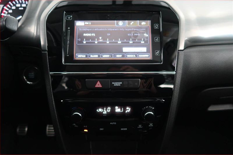 Suzuki Vitara (2017) 1.4 BoosterJet, 4X4 - fotka 12 z 19