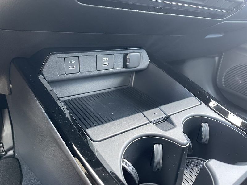 Toyota Prius 2.0 Plug-in Hybrid Prestige - fotka 18 z 30