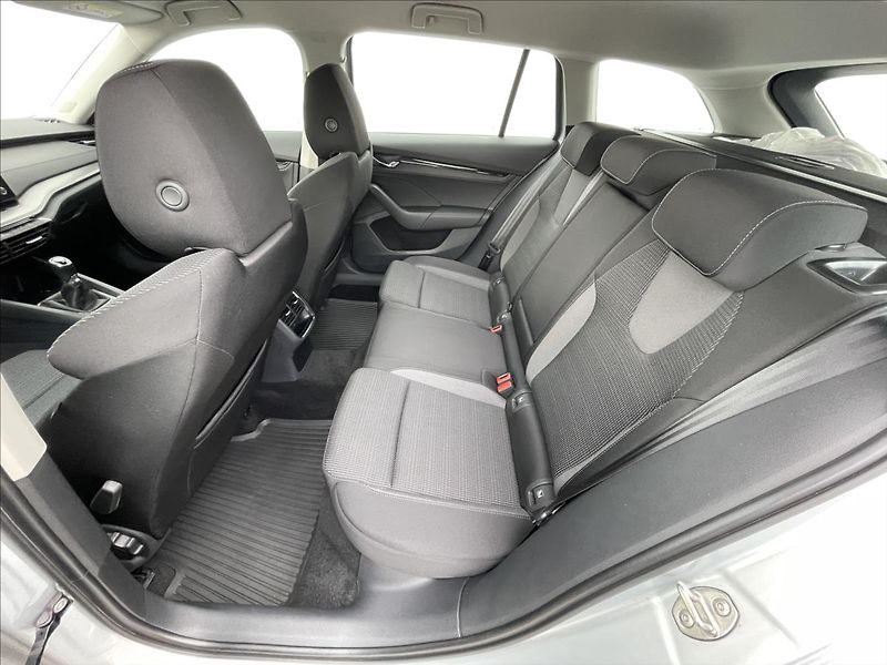 Škoda Octavia 2,0 TDI Combi Ambition Plus - fotka 16 z 22