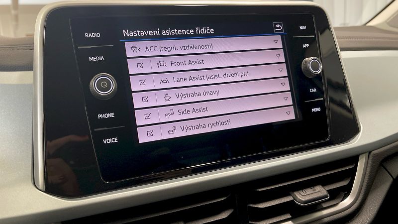 Volkswagen T-Roc (2025) Life GOAL 1.0 TSI 85kW - fotka 28 z 31