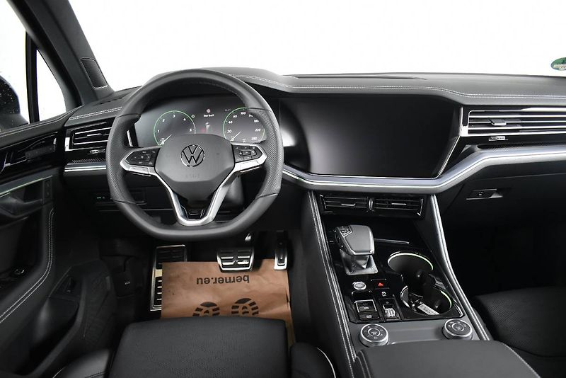 Volkswagen Touareg (2025) R-Line 3.0TDI 210kW, Webasto, - fotka 16 z 28