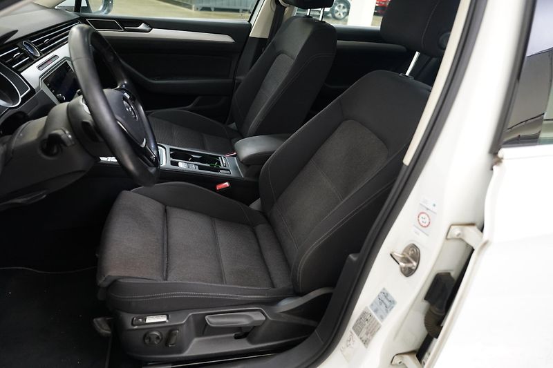 Volkswagen Passat - fotka 11 z 30