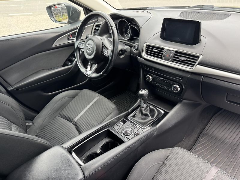 Mazda 3 2,0 SKYACTIV - fotka 10 z 12