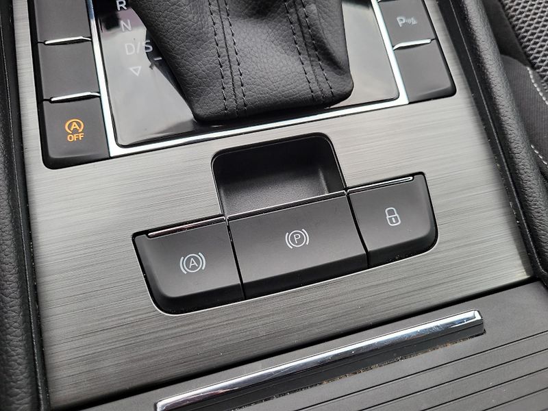 Škoda Superb III FL combi 2.0 TDi DSG STYLE - fotka 28 z 50