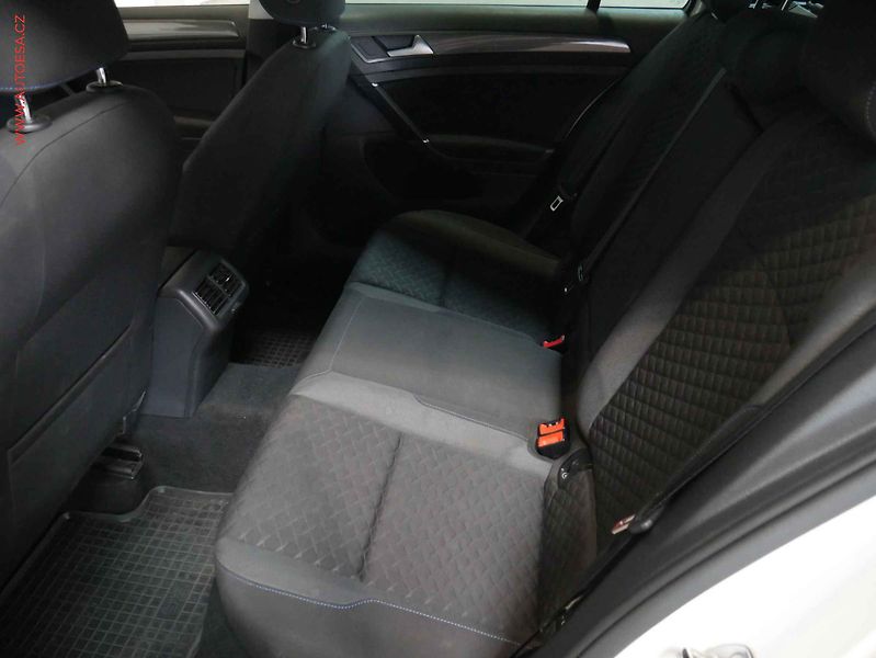 Volkswagen Golf (2019) 2.0TDi, DSG - fotka 10 z 20