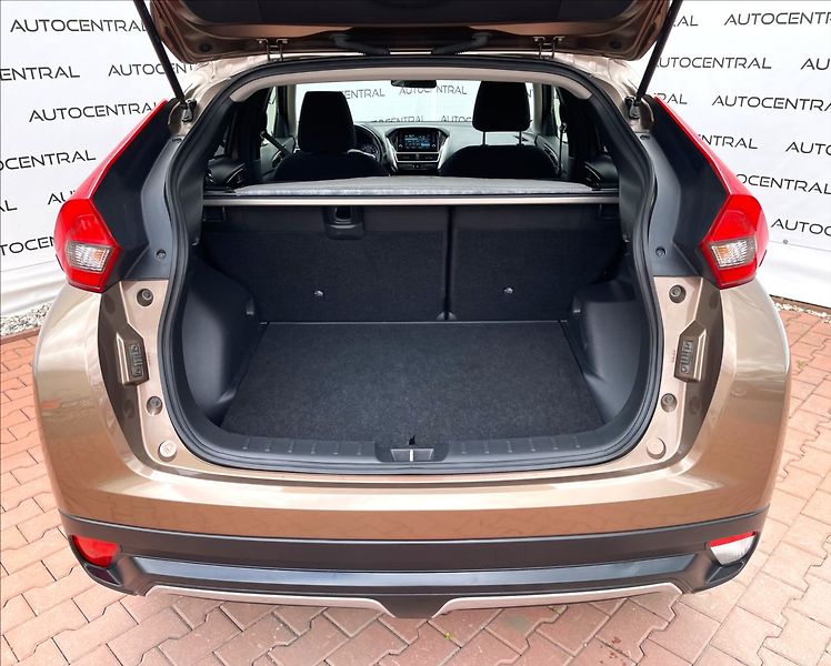 Mitsubishi Eclipse Cross 1,5 T-MIVTEC,120kW,serv.kn. - fotka 10 z 23