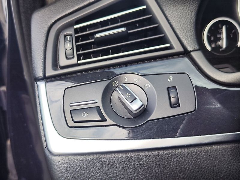 BMW Řada 5 520d/140kW xDrive 8AT - fotka 29 z 32