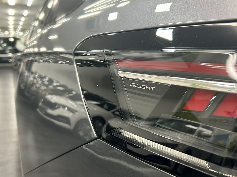 Volkswagen Passat (2025) R-Line Black 142kW DSG 4WD | Z - fotka 13 z 65