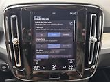 Volvo XC40 T2 FWD MOMENTUM // 1. maj. - náhled 35