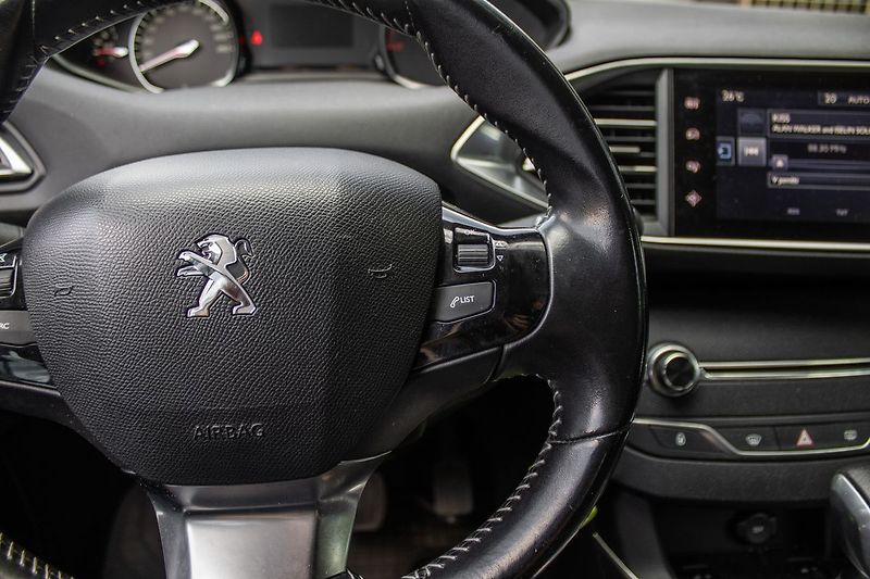 Peugeot 308 - fotka 18 z 21