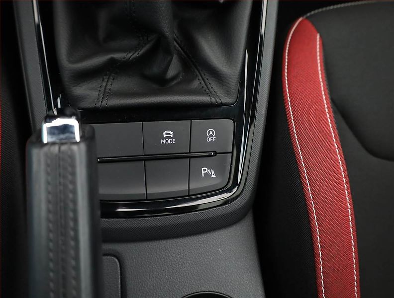 Škoda Kamiq (2023) Monte Carlo 1.0 TSI - fotka 16 z 21