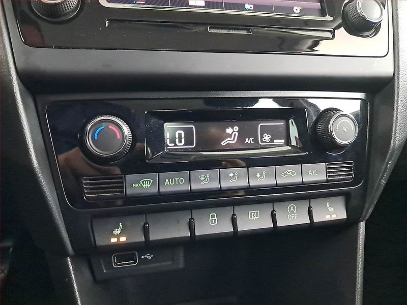 Škoda Rapid (2019) 1.0 TSI, Tempomat - fotka 14 z 17