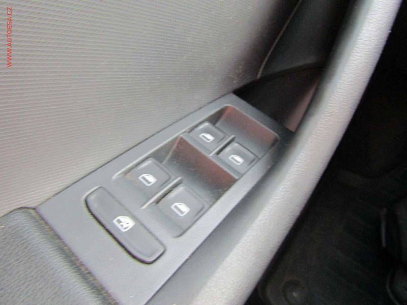 Škoda Rapid (2014) 1.6TDi, autoAC - fotka 17 z 18