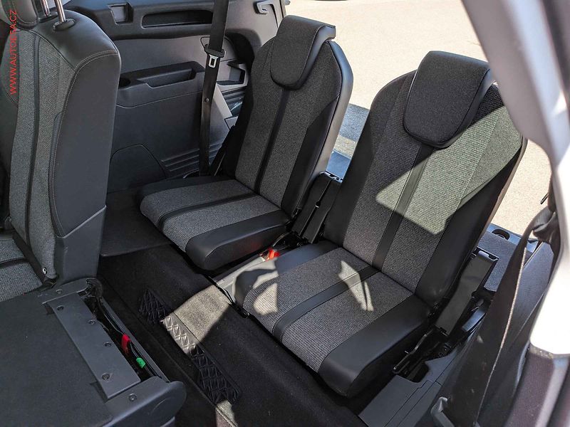 Peugeot 5008 (2017) 1.2PT, servis.kniha - fotka 11 z 19