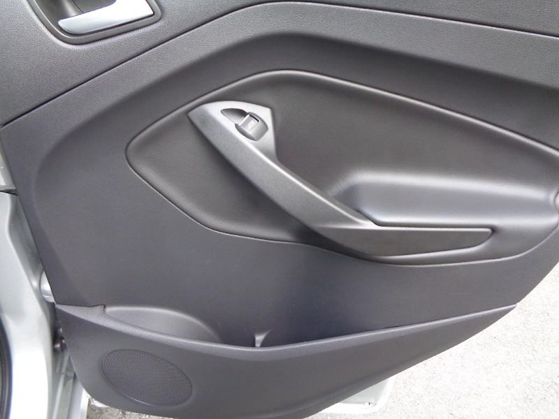 Ford Kuga 1.5 EcoBoost  ST Line  110 kW - fotka 27 z 28