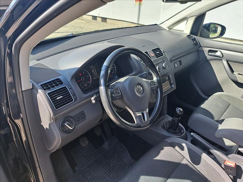 Volkswagen Touran 1,6 TDI Comfortline - fotka 19 z 43