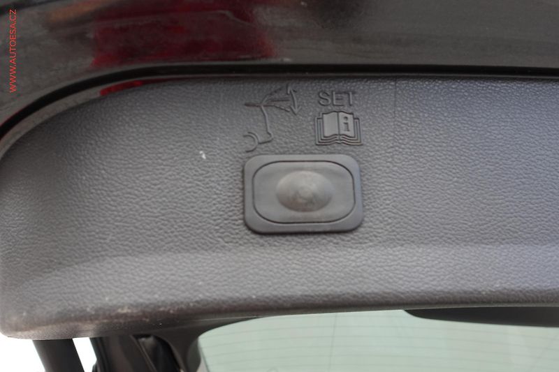Ford Kuga (2013) 2.0TDCi 4x4, ČR, AT, xenon - fotka 14 z 16