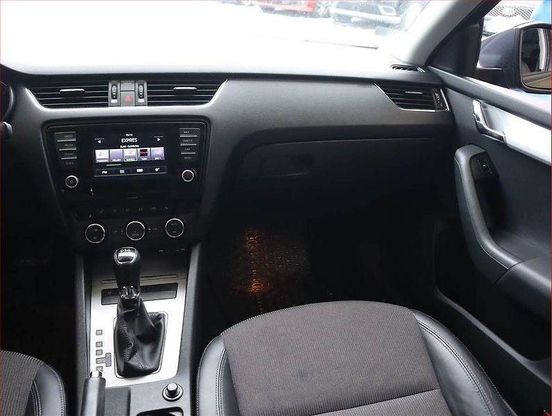 Škoda Octavia (2014) 1.6 TDI, Automat, Navi - fotka 8 z 20