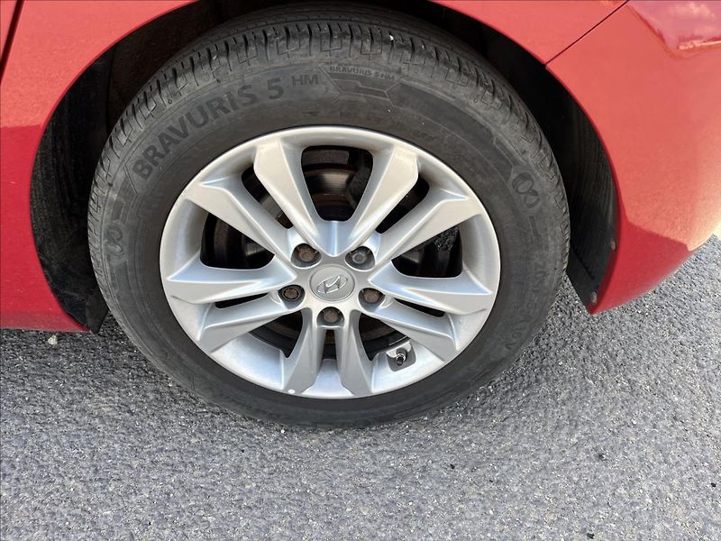 Hyundai i30 1,6 CRDi ČR ALU KAMERA 2x KOLA - fotka 31 z 32