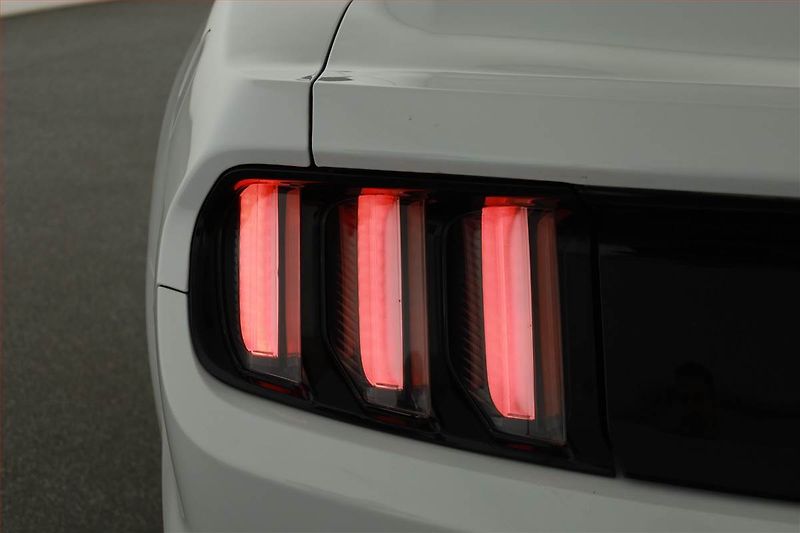 Ford Mustang (2017) 2.3 EcoBoost - fotka 10 z 19