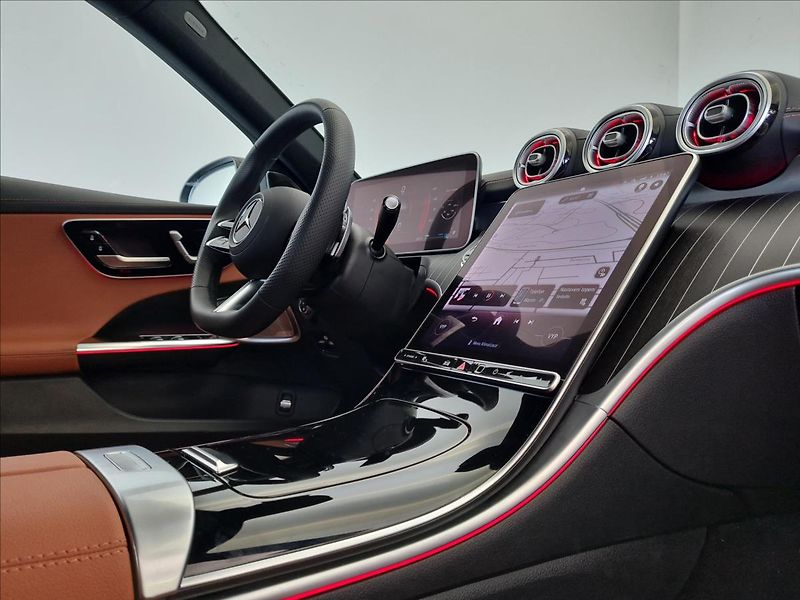 Mercedes-Benz Třídy C 300 d 4MATIC AMG Style Edition - fotka 16 z 22