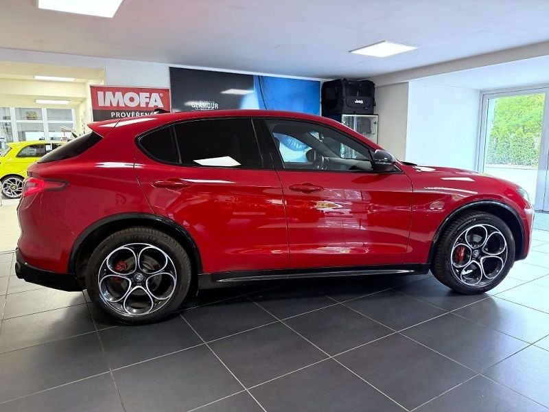Alfa Romeo Stelvio (2024) 2.0T 280k AT8 ZF Q4 4x4 Veloce - fotka 4 z 20