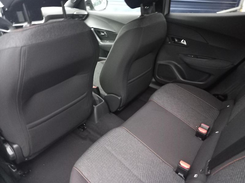Peugeot 2008 (2026) BUSINESS Turbo 100k MAN6 - fotka 14 z 20