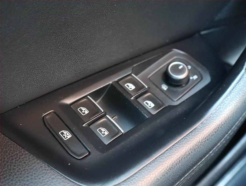 Volkswagen Passat (2016) 2.0 TDI, Automat, Navi - fotka 16 z 19