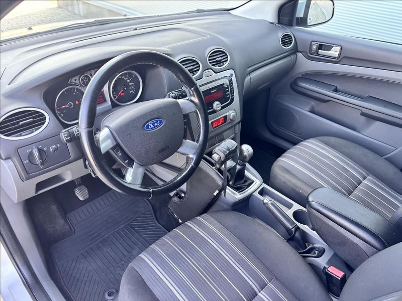Ford Focus 1,8 TDCi 85kW Ruční ovládání - fotka 14 z 20