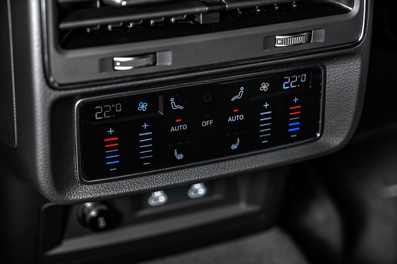Audi Q8 50TDI 2x Sline Laser Vzduch B& - fotka 19 z 23
