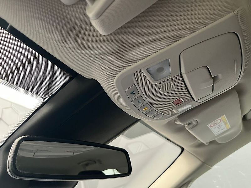 Ford S-MAX 2,5 HEV Titanium 7míst - fotka 32 z 70