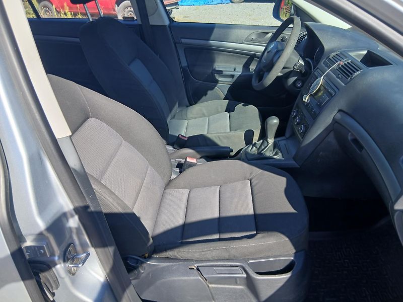 Škoda Octavia 1.6 TDI, Facelift, kosm. vady - fotka 23 z 27