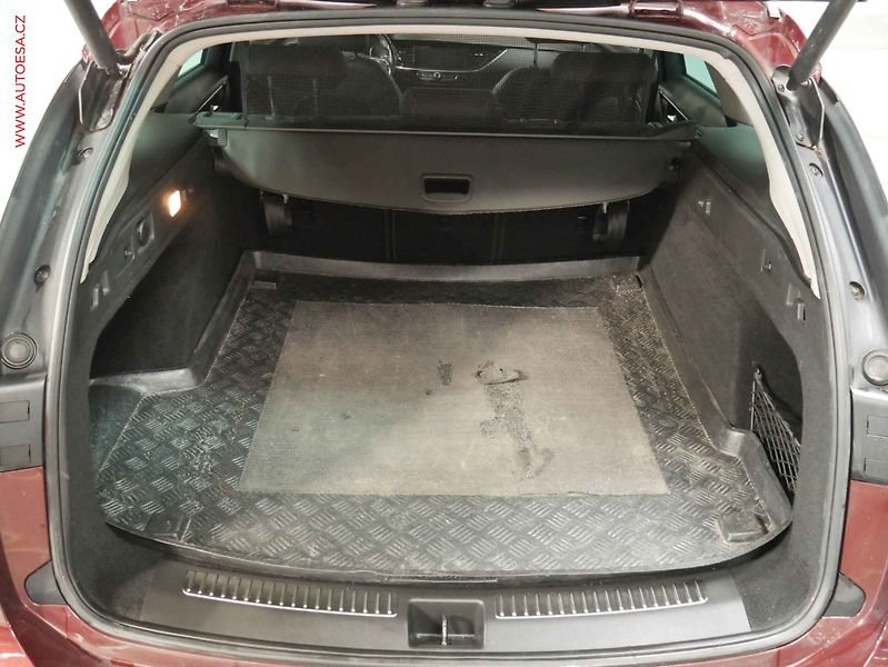 Opel Insignia (2018) 2.0 CDTI 4x4, 2.maj, LED - fotka 7 z 22