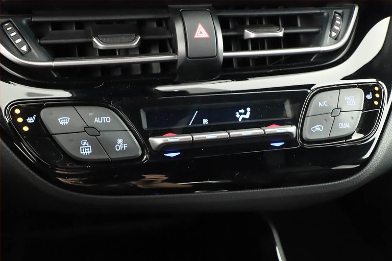 Toyota C-HR (2022) 2.0 Hybrid - fotka 11 z 17