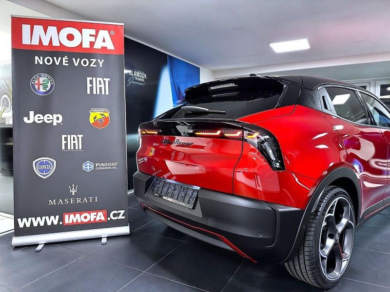 Alfa Romeo Junior (2025) Veloce 280k Elettrica 54 kWh * - fotka 5 z 22