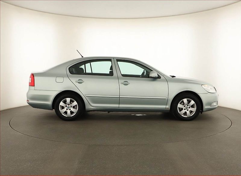 Škoda Octavia (2012) 1.6 TDI, Tempomat - fotka 6 z 13