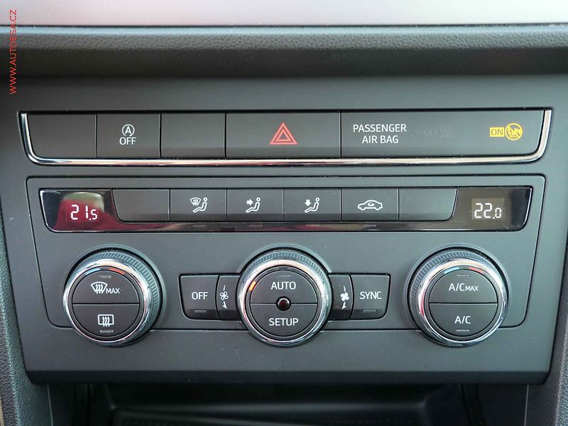 Seat Leon (2017) 1.6 TDi, Style, navi - fotka 14 z 20