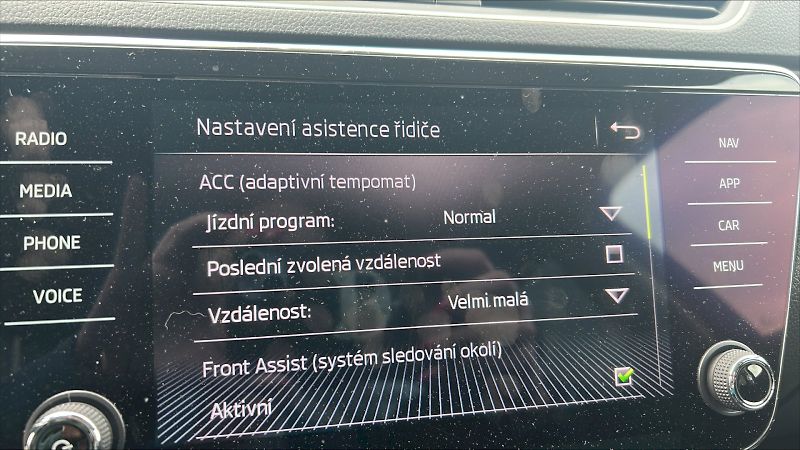 Škoda Superb (2018) 4X4GRT STY TD 140/2.0 A7F - fotka 23 z 30