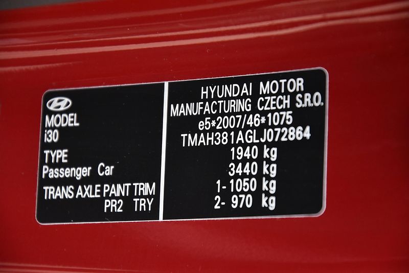Hyundai i30 1.6 CRDi STYLE A/T,KAMERA,LED - fotka 48 z 48