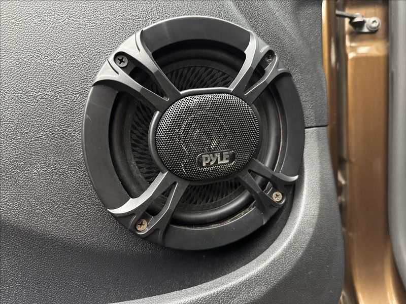 Dacia Duster 1,6 i 77kW AC LED TAŽNÉ KAMERA - fotka 22 z 33