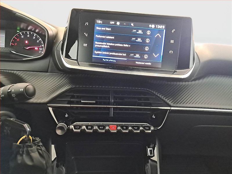 Peugeot 2008 (2021) 1.2 PureTech, Serv.kniha - fotka 12 z 23
