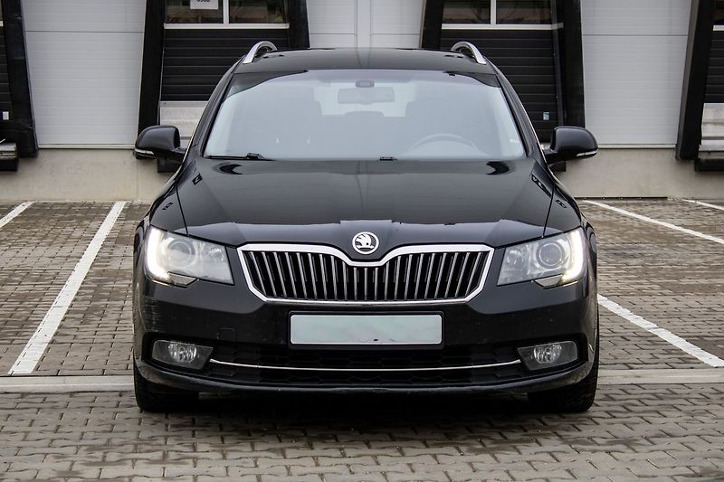 Škoda Superb - fotka 2 z 33
