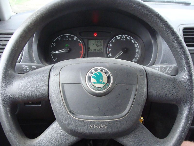 Škoda Fabia (2009) 1.2 HTp, 51 kW, klima - fotka 12 z 19