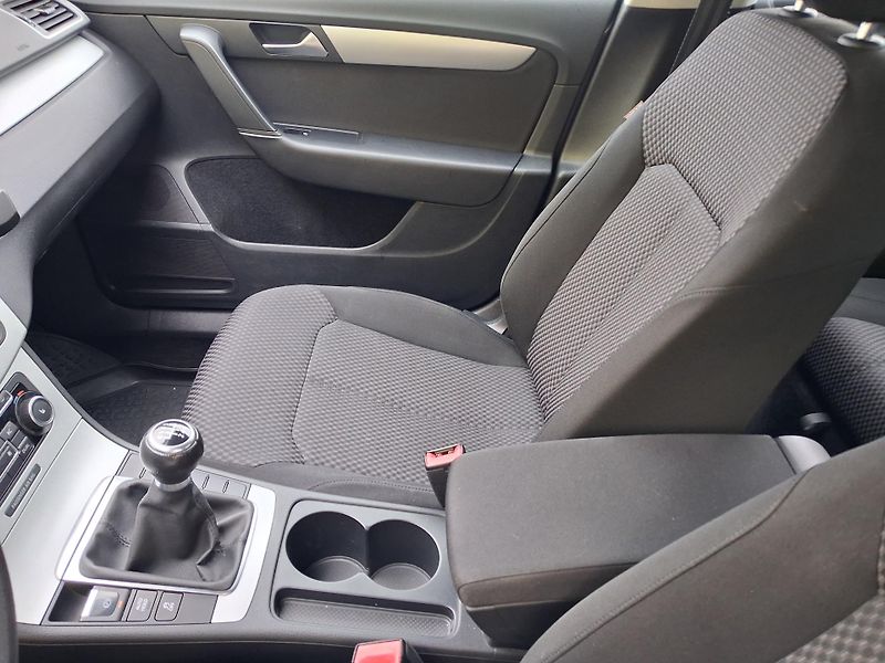 Volkswagen Passat (2011) 1,4TSi NAVI VYHŘ.SED, 2x KOLA - fotka 30 z 38
