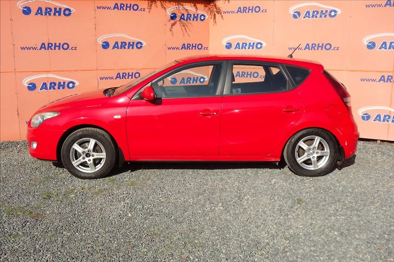 Hyundai i30 1,4 i, ČR, SERV.KN., COMFORT. - fotka 4 z 34