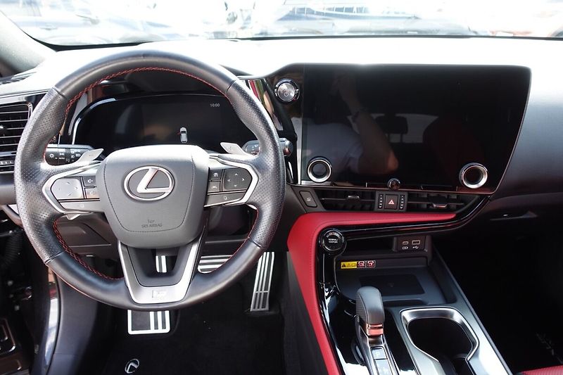 Lexus NX 350h 2,5HSD 140kW F-Sport 4x4 - fotka 19 z 37