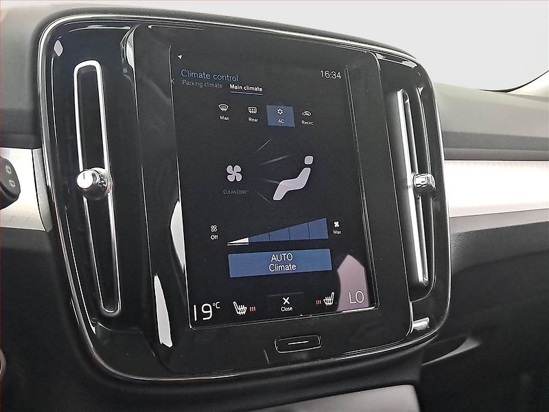 Volvo XC40 (2020) T3 - fotka 12 z 17