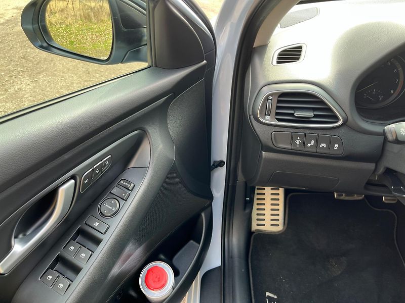 Hyundai i30 (2018) 1.4 T-GDI Premium Style - chip - fotka 16 z 19